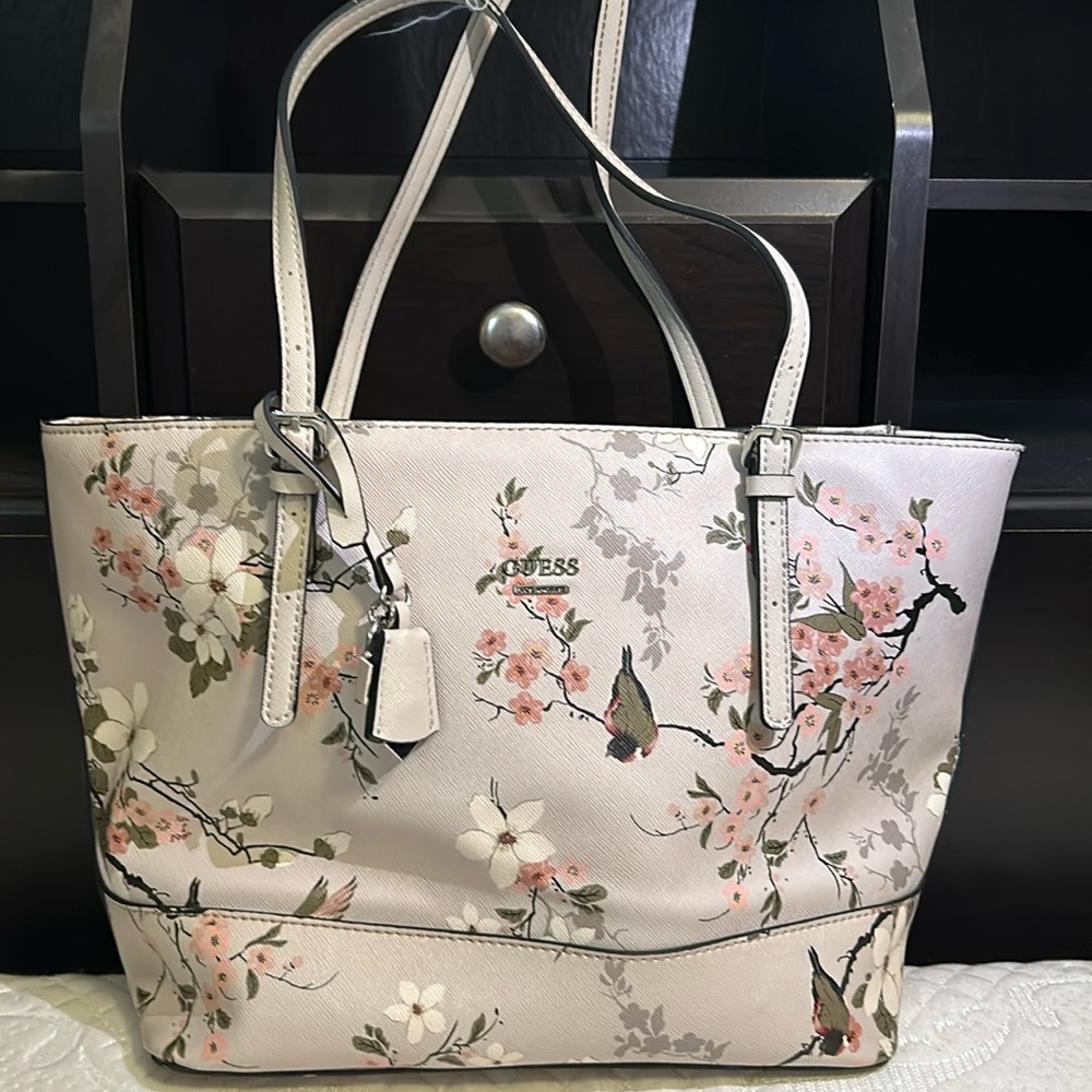 Guess large shoulder bag
